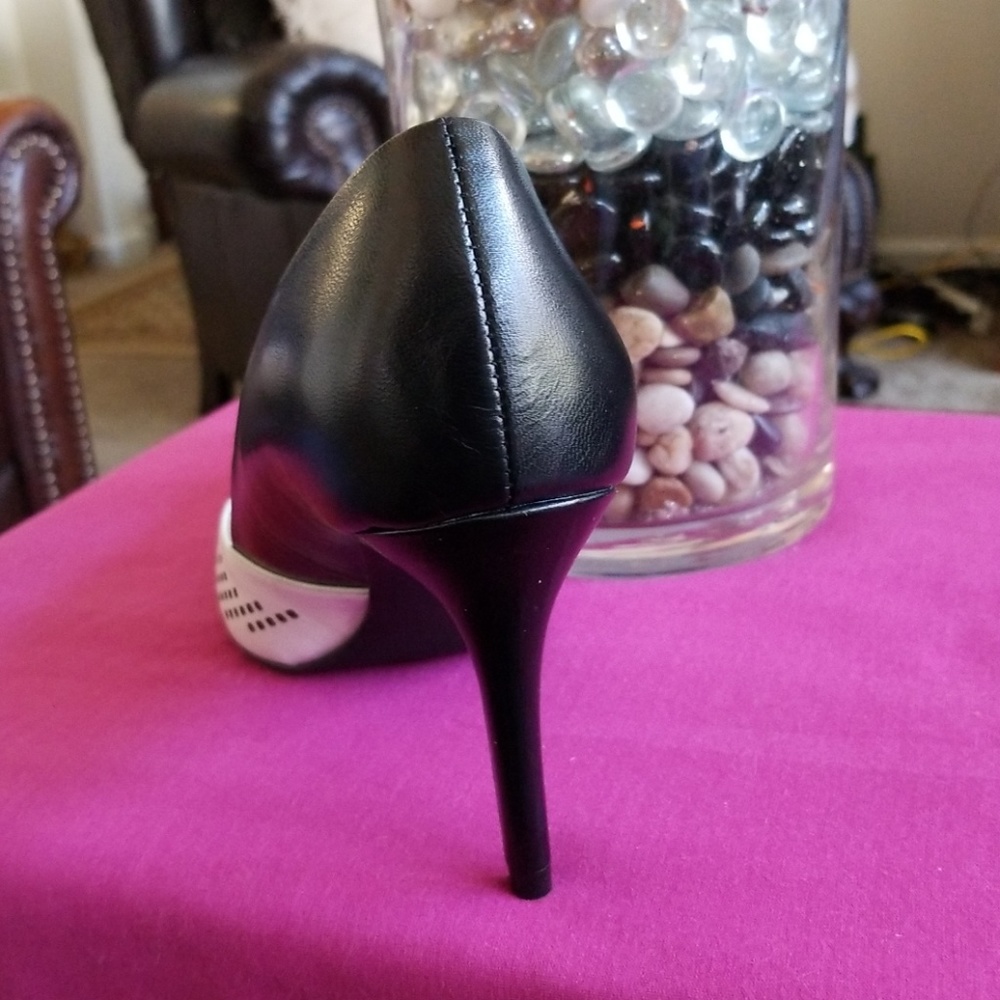 Shoes - Picture 4 of 4